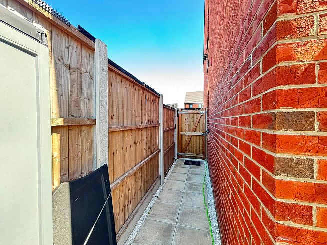 6 Flanshaw Field Drive, Wakefield